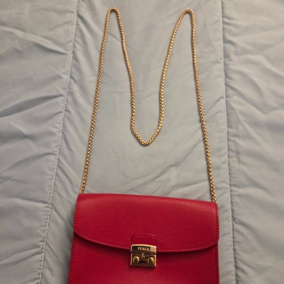 Fancy/New Red Leather Furla Purse - Picture 3 of 6